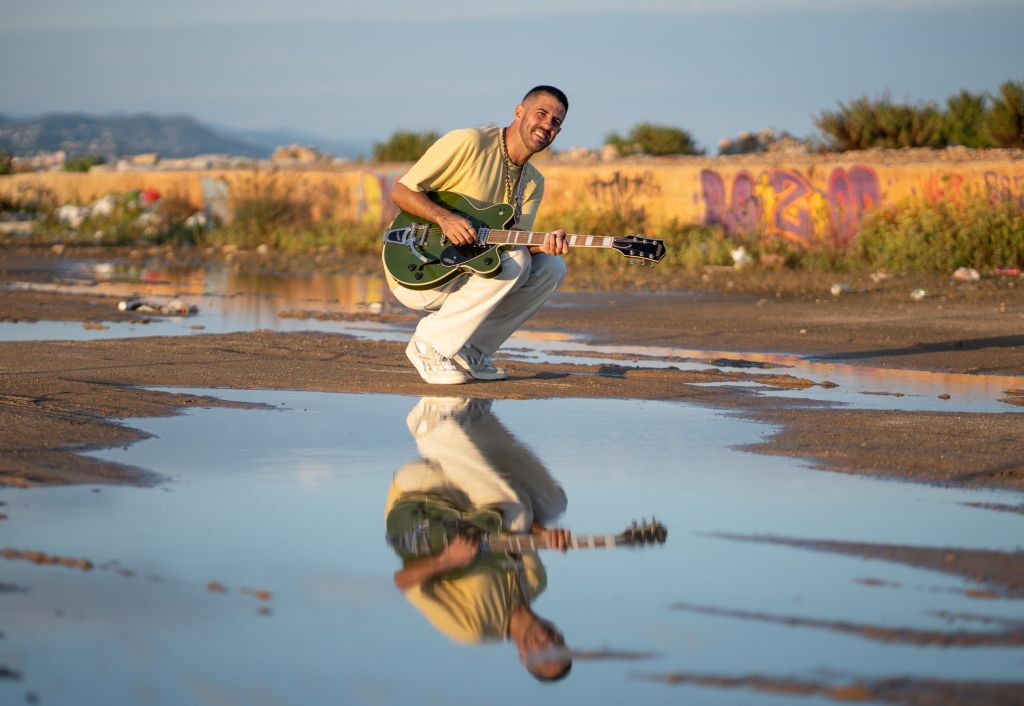 Descubre el nuevo disco y proyecto en solitario de Adrià Salas, cantante de La Pegatina