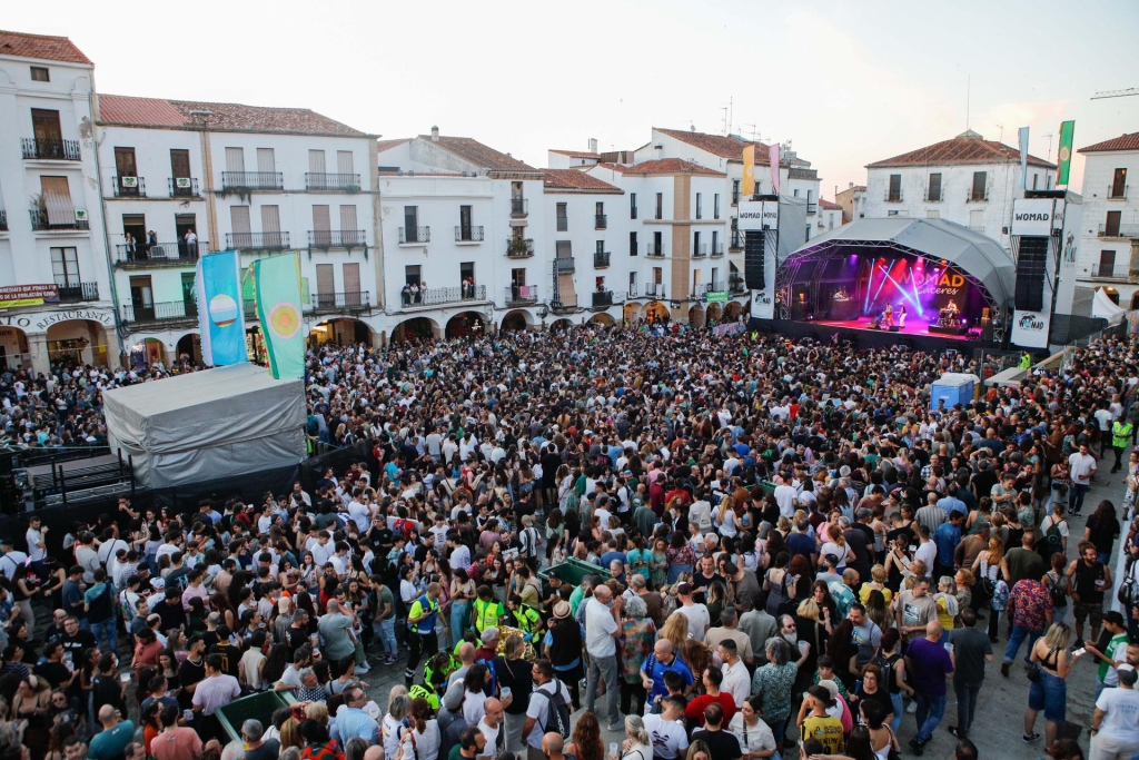 WOMAD Cáceres 2025: festival internacional de música y cultura